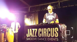 DJ Ronny Hammond samen met Koen van den Broek tijdens een Smoove Dance Event van het Jazz Circus Collective.