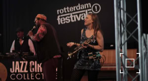Warren Byrd zingt op het Rotterdam Jazz Festival samen met trompetist Saskia Laroo en DJ Dominick van het Jazz Circus Collective.