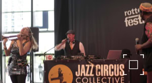 Saskia Laroo op trompet, Warren Byrd als zanger samen met DJ Dominick op het Rotterdam Jazz Festival.